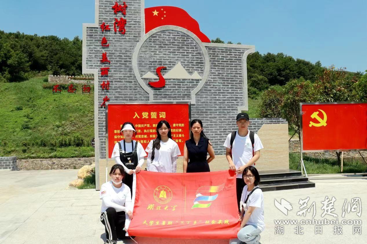 亚当玩高尔夫